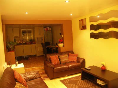 Spacious double room in a shared house Main Photo