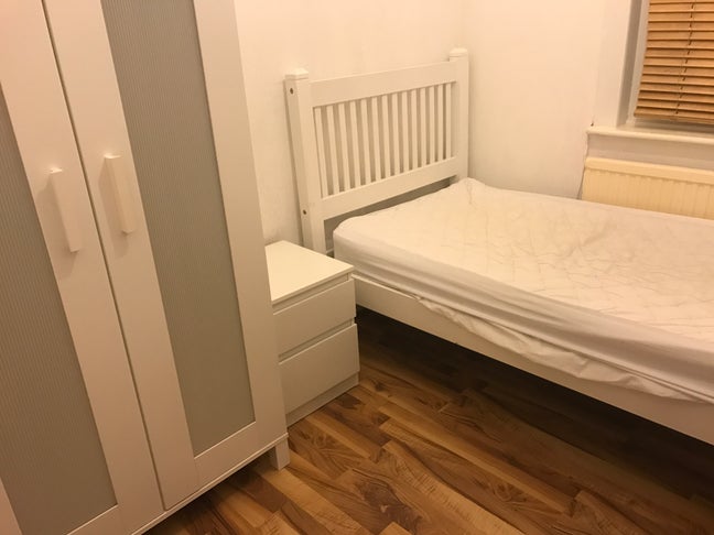 Price Drop! Quiet, Clean & Tidy Modern Home   Main Photo