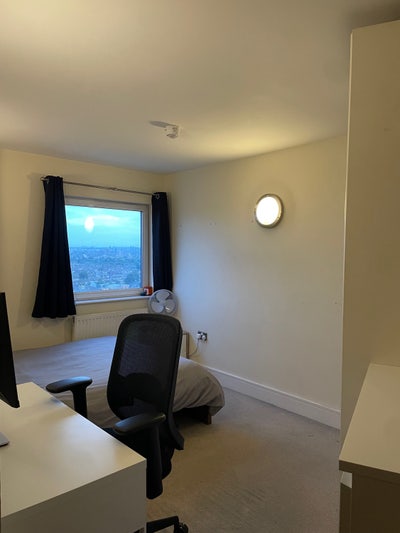Large Double Room Available in Ilford! Main Photo