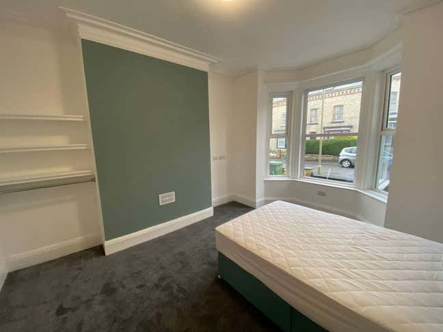 Beautiful, central, modern & friendly shared house Main Photo