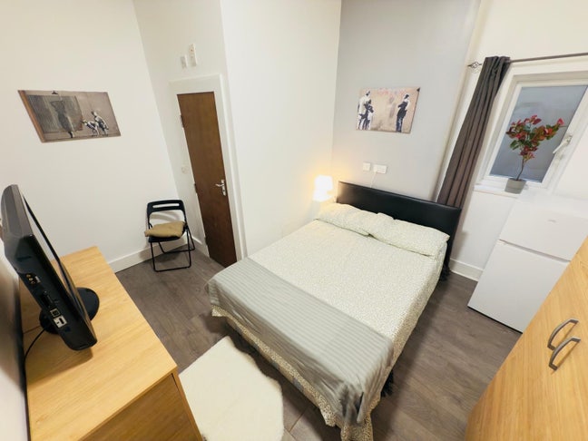 🛏️ 2 Ensuites & 1 Double  to Let in- Cricklewood Main Photo