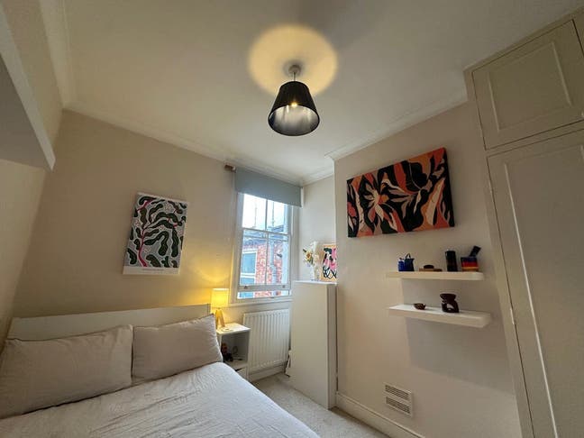 Double Room in 4-bed central Fulham house Main Photo