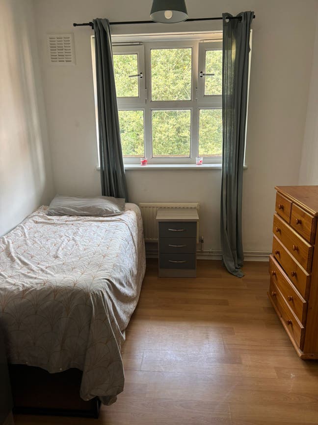 Spacious  Bedroom -Forest Hill— £750 SE233Yp Main Photo