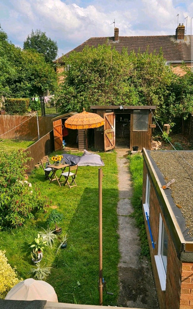 Cosy Room in Quirky Artsy House Share Main Photo