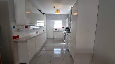 Fab 3 double bed house for students/professionals Main Photo