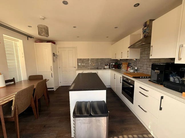 Spacious 5-Bedroom HMO House for Rent- (LU5) Main Photo