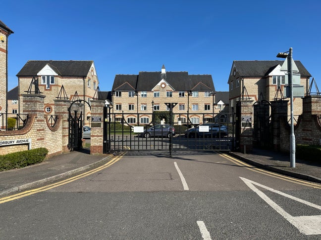 Gated safe neighbourhood  Main Photo