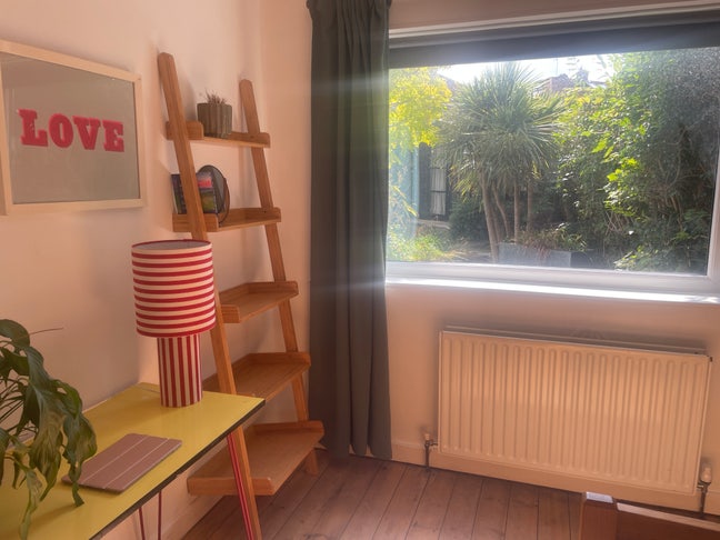 Double room in modern open  healthy home farsley Main Photo