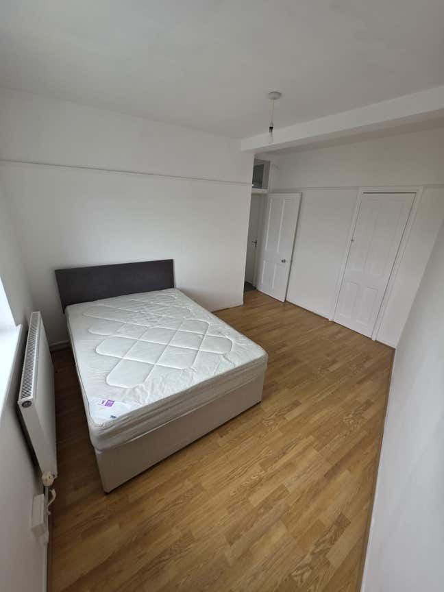 2 rooms available in Nice well maintained flat Main Photo