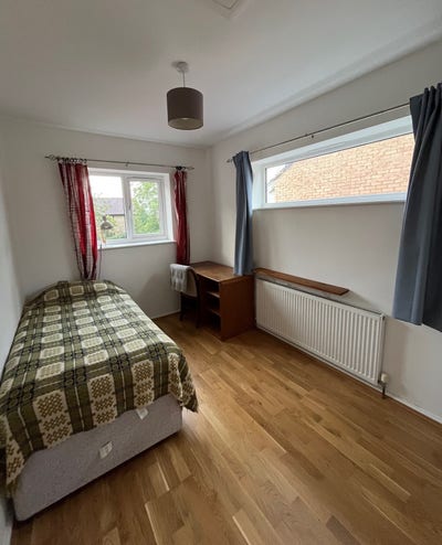 Lovely room available in quiet house, big garden Main Photo