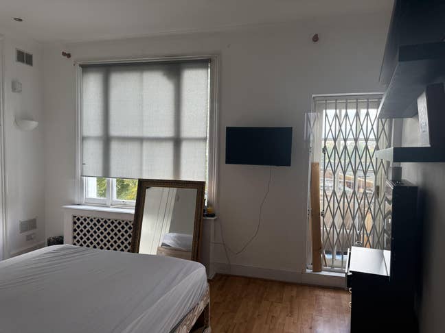 Spacious En-Suite Room with Balcony – Central Lond Main Photo
