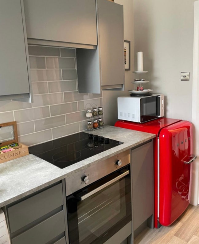 Entire studio with kitchen Main Photo