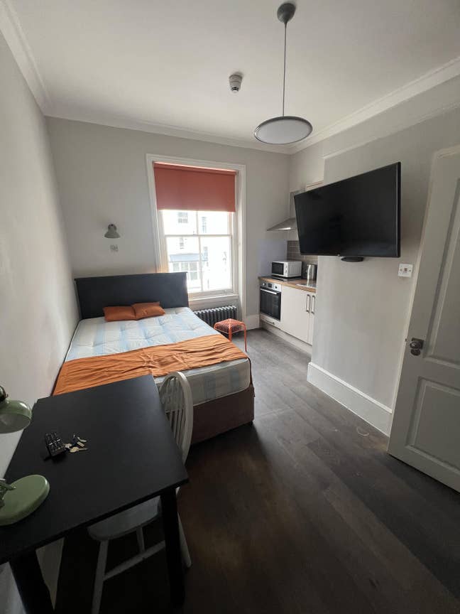 40-10 Studio Flat, Leinster Square, W2 Main Photo