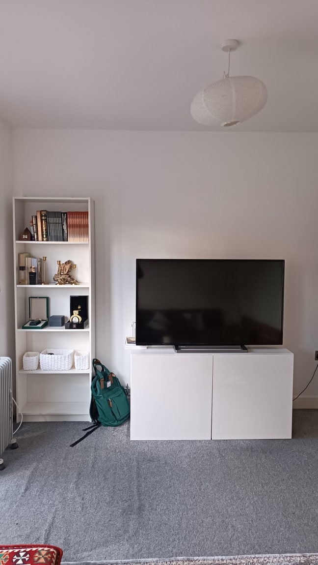 Nice bedroom in a clean house  Main Photo
