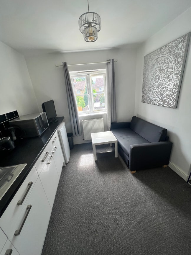 Luxury Studio En Suite  for You 🤩 Main Photo