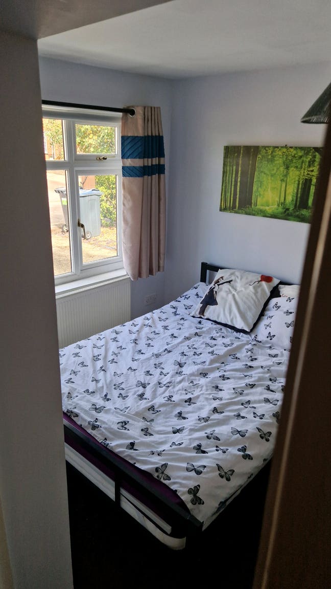 Double en-suite room with shower Main Photo