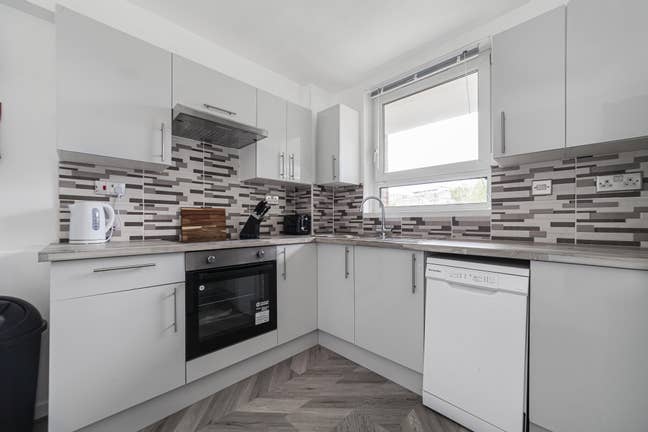✨ Modern West Kensington Flat with 2 Bathrooms 🏠 Main Photo