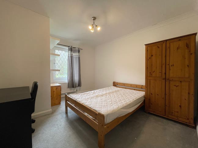 Spacious 5 Bedroom Property Main Photo