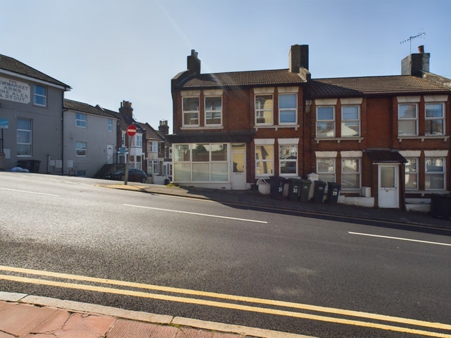 3 rooms available in 4 bed student house  Main Photo