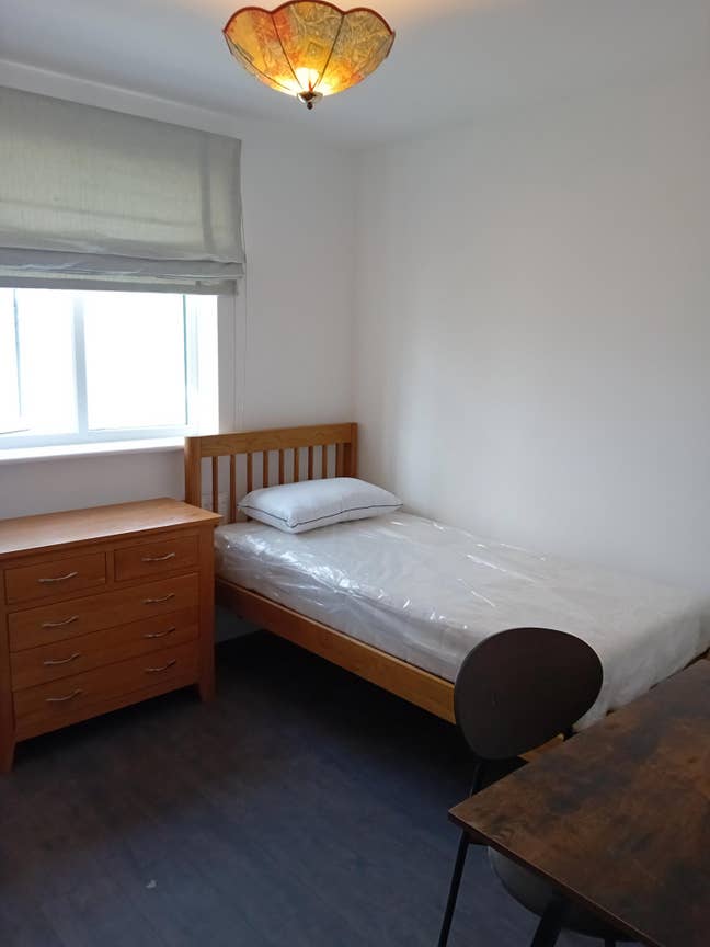Larger Single furnished room in Golders Green  Main Photo