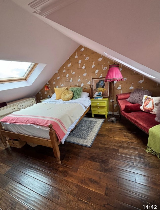 Own floor in beautiful house Main Photo
