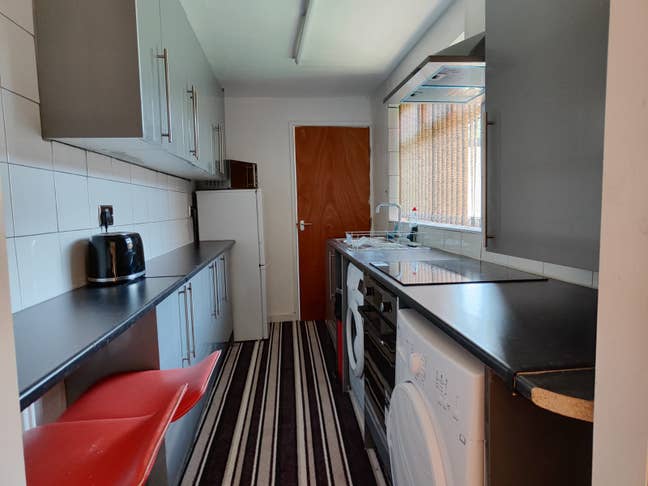 1 Room Left – 2-Bed Student House, NG7  Main Photo
