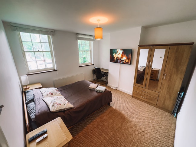 Fully Furnished Double Delight: Large Room with TV Main Photo