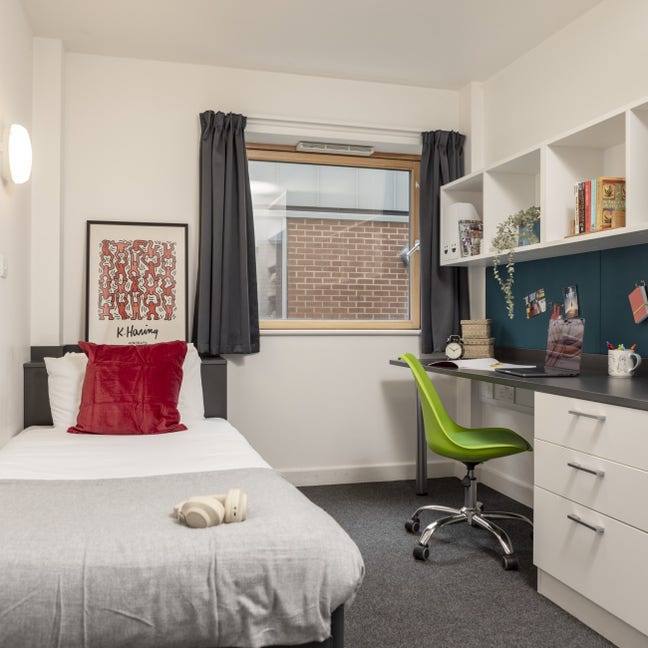 Fitzroy court standard Ensuite  Main Photo