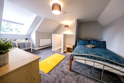 2X Units - Self Contained. Bills inc. Main Photo