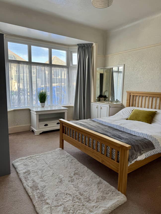 Cliff Top Double Bedroom Main Photo