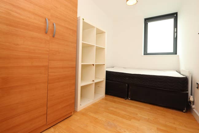 Double Room a few Steps from All Saints DLR Main Photo
