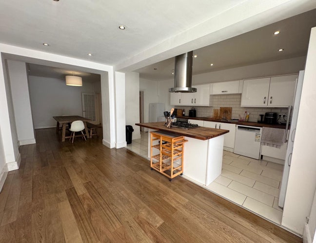Double room available in large house Main Photo