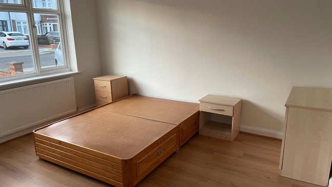 Furnished Double Room in HA7 Main Photo