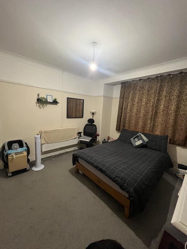  £700 per month - Spacious Double room Main Photo