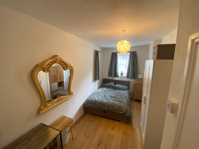 Large Double in a Lovely Courtyard Garden Flat Main Photo