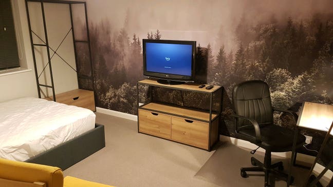 2 large double rooms sharing a kitchen Main Photo
