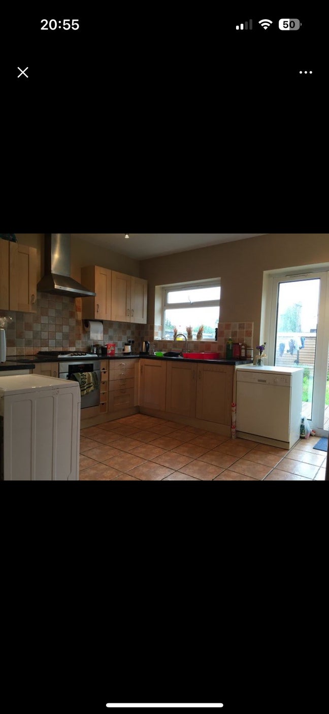 Spacious double room very close to station Main Photo