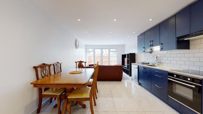 ✨ Stunning 5-Bedroom Luxury Home – NW10 ✨ Main Photo