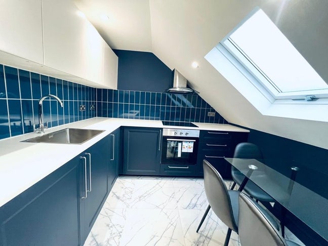 🛏️ Studio flat with separate kitchen in Uxbridge Main Photo
