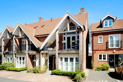 Single Bedroom in Modern house - Near Town center Main Photo