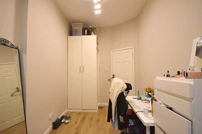 Lovely double bed room in friendly Tooting flat Main Photo