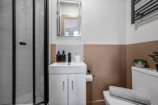 Luxery Studio Room With Private Bathroom  Main Photo