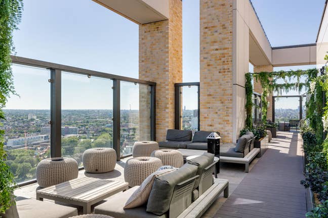 All-Inclusive Living: En-Suite + Rooftop & Social  Main Photo