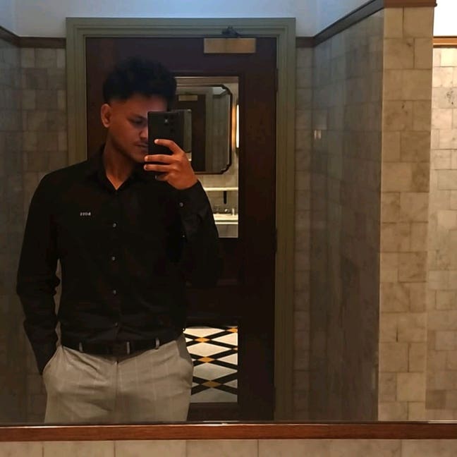 Professional Male seeks a single or double room Main Photo