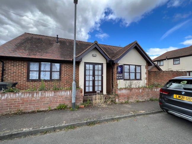 Large Double Room Ongar Main Photo