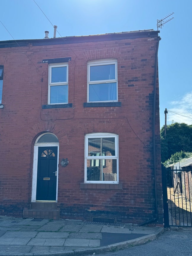 3 Rooms available to let (Rochdale) Main Photo