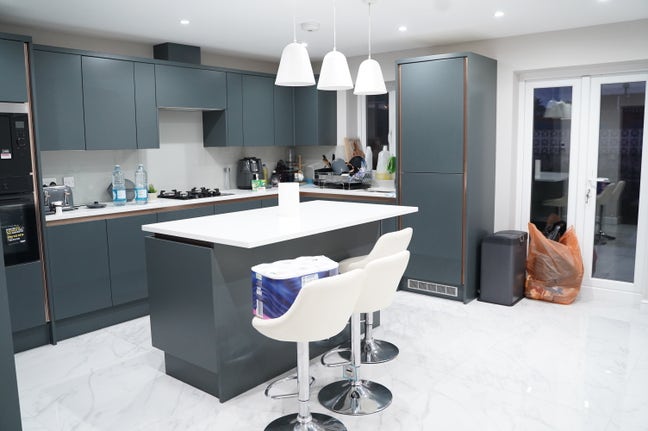 Two Double Rooms, Open Plan Large Kitchen Main Photo