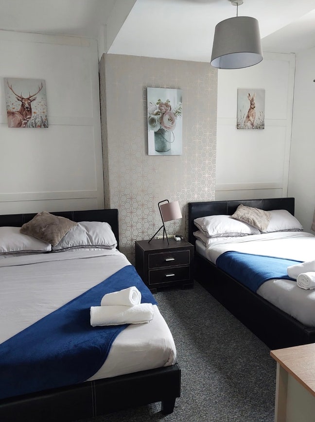 Leeds2Bed Sleeps 6 Ideal for Contractors Bills INC Main Photo