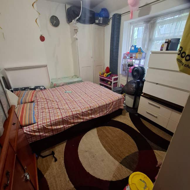 King Size Bed room Main Photo