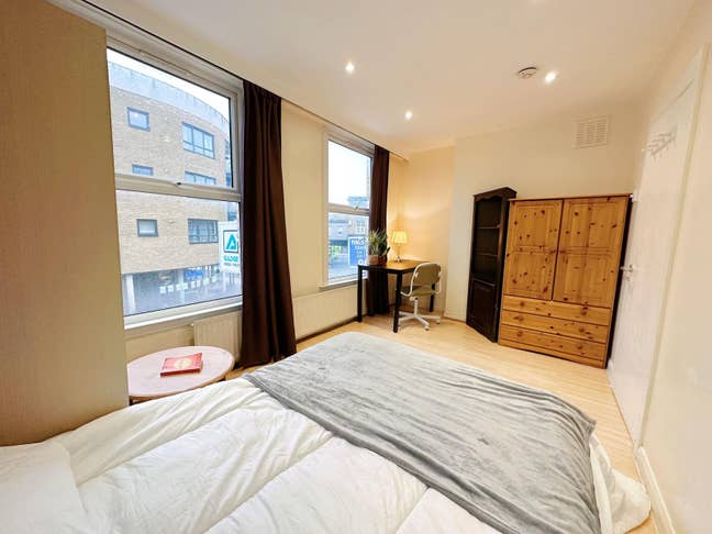 Cosy & Friendly Flat in the river| Canada Water Main Photo